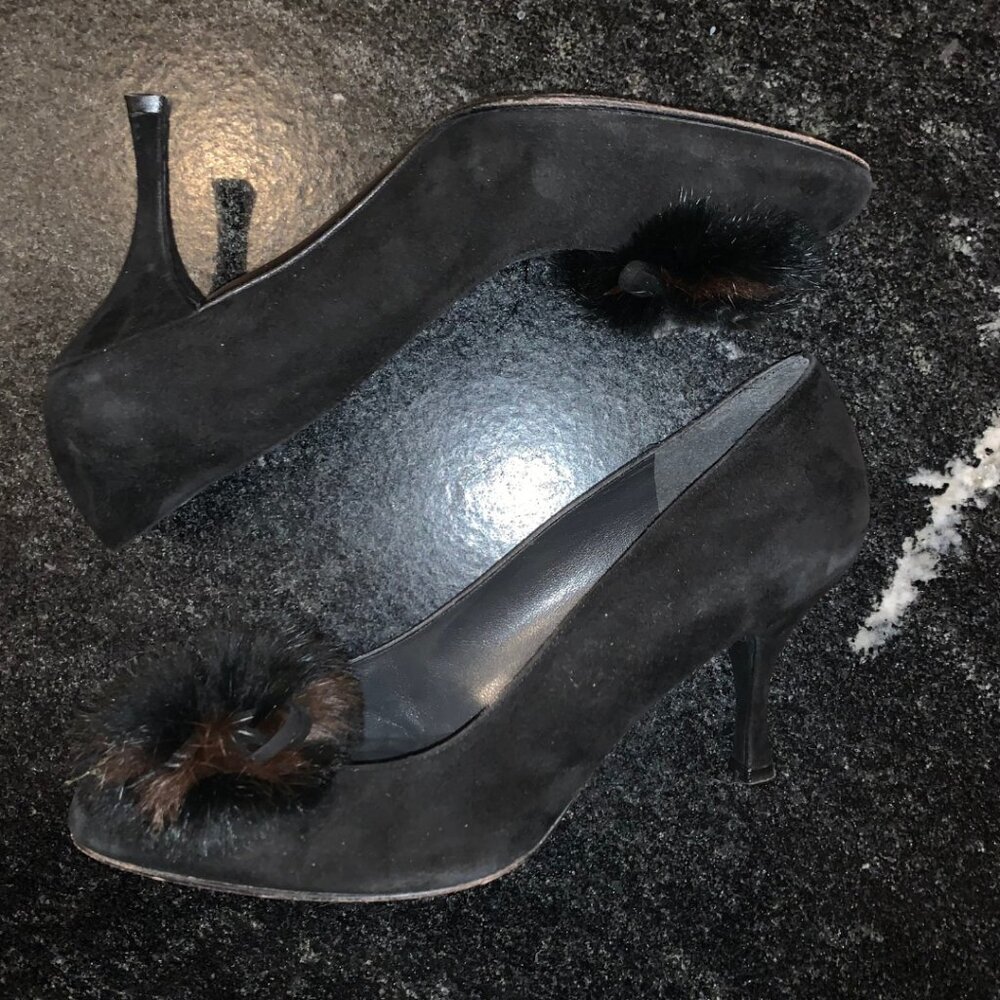Stuart Weitzman Classic Black Suede Heels Pump w/ Fur Pom Pom Womens Size 10 - Picture 5 of 13